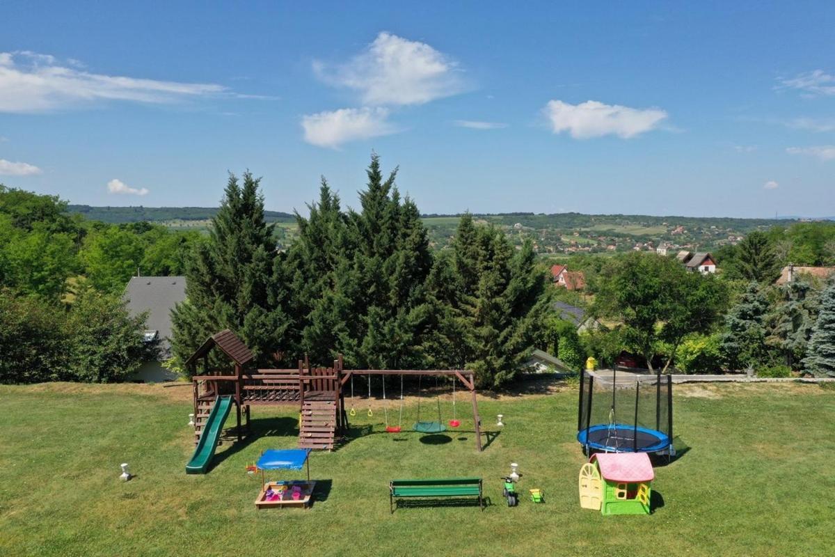Borkúti Panzió és Apartman Balatonszárszó Exterior foto