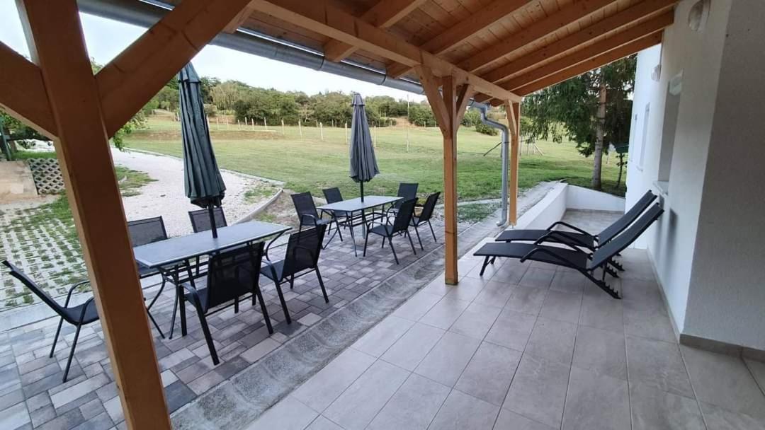 Borkúti Panzió és Apartman Balatonszárszó Exterior foto